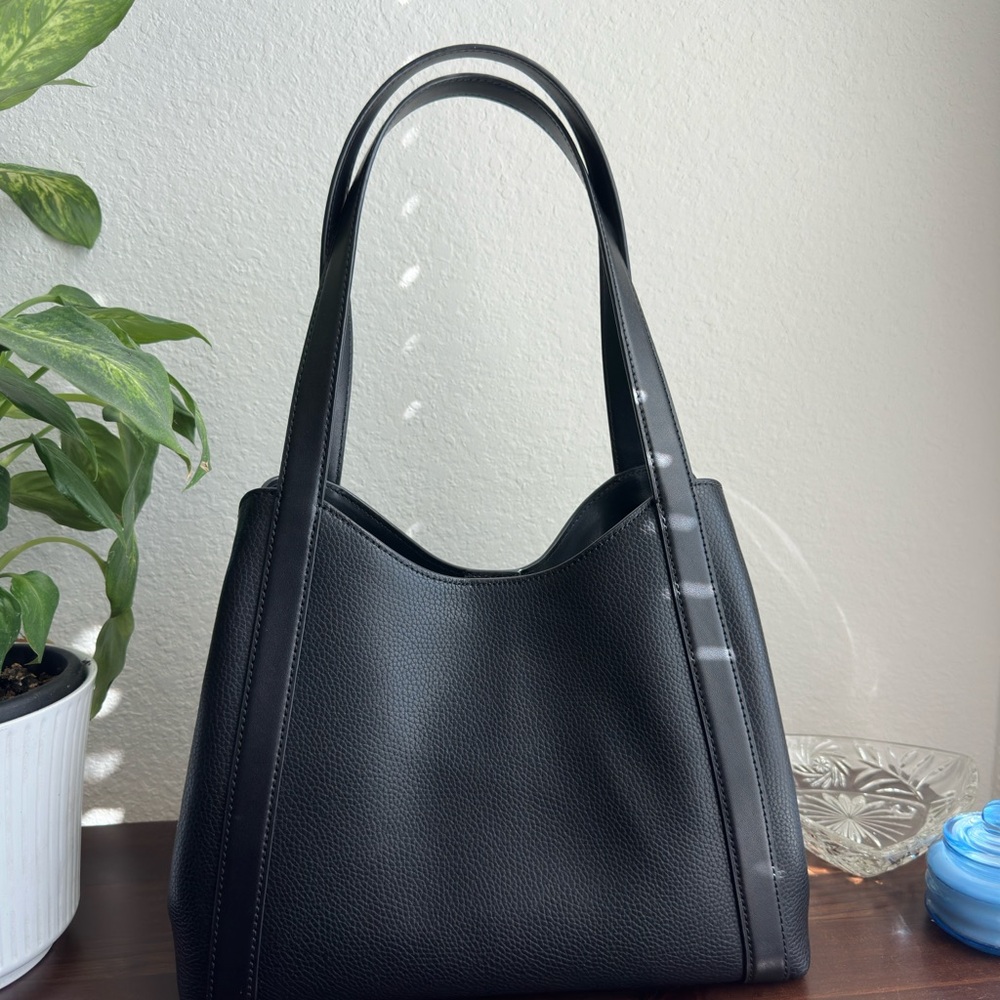 MAKE AN OFFER! Michael Kors Shoulder Bag - Picture 2 of 9